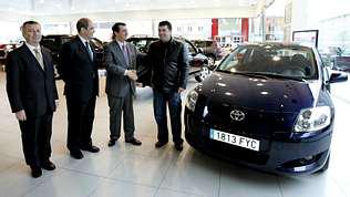 Compostela Movil entrega un Auris, Coche del A�o 2007 - Foto